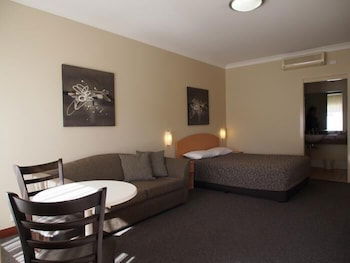 Golden Guitar Motor Inn - Northern Rivers Accommodation 4