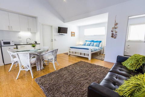 Seaside Spa Retreat - Northern Rivers Accommodation 6