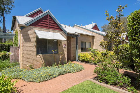 Bayshore Beachside Resort - Northern Rivers Accommodation 1