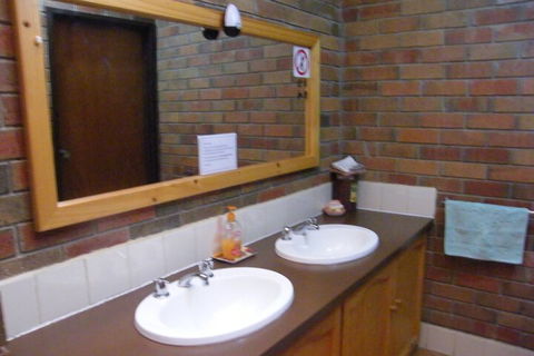 Boomers Guest House Hamilton - Northern Rivers Accommodation 7