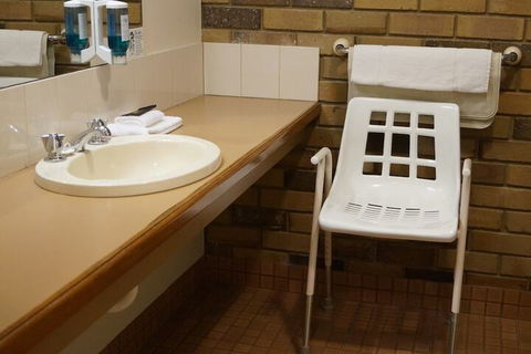 Magdala Motor Lodge & Lakeside Restaurant - Northern Rivers Accommodation 6