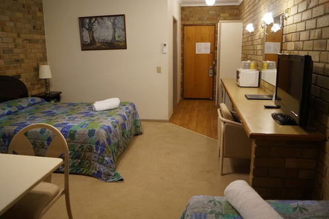 Magdala Motor Lodge & Lakeside Restaurant - Northern Rivers Accommodation 5