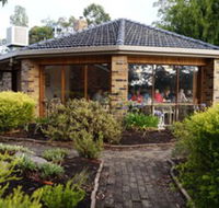 Magdala Motor Lodge  Lakeside Restaurant - Northern Rivers Accommodation