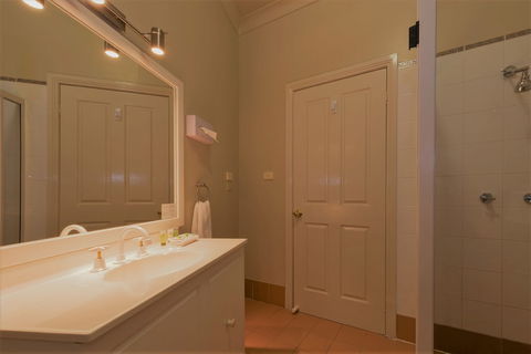 Bowen Inn Motel - Northern Rivers Accommodation 5