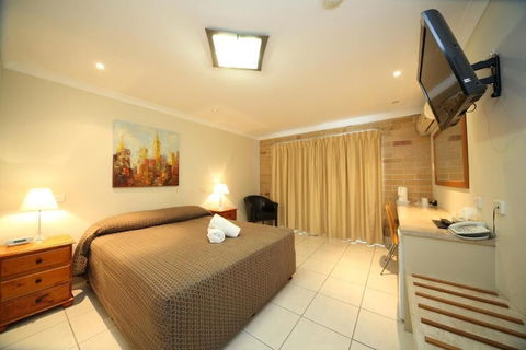 Emerald Central Palms Motel - Northern Rivers Accommodation 4