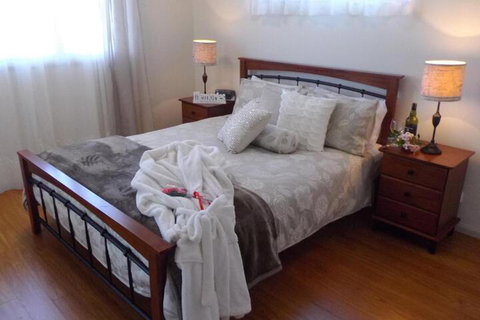 Tinaroo Sunset Retreat - Northern Rivers Accommodation 7