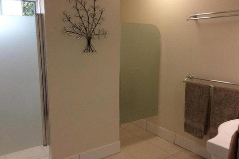 Tinaroo Sunset Retreat - Northern Rivers Accommodation 6