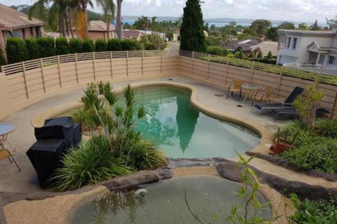 Corlette Poolside Getaway - Northern Rivers Accommodation 3