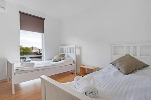 Adelaide Holiday Homes - Northern Rivers Accommodation 1