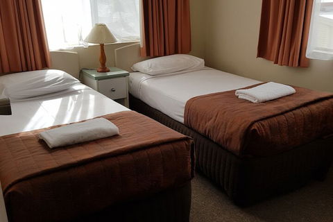 Earls Court Motor Inn - Northern Rivers Accommodation 7