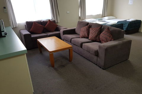 Earls Court Motor Inn - Northern Rivers Accommodation 4