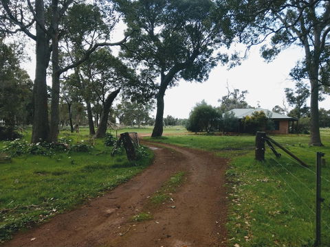 Dunsborough Rail Carriages & Farm Cottages - Northern Rivers Accommodation 5