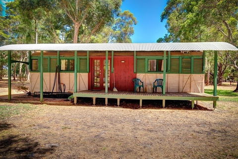 Dunsborough Rail Carriages & Farm Cottages - Northern Rivers Accommodation 6