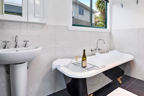 Mermaids Of Bicheno - Northern Rivers Accommodation 6