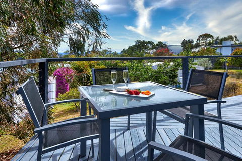 Mermaids Of Bicheno - Northern Rivers Accommodation 2