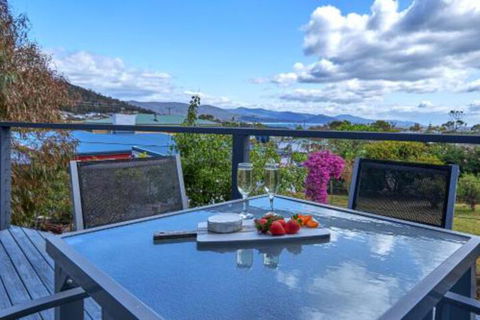 Mermaids Of Bicheno - Northern Rivers Accommodation 0