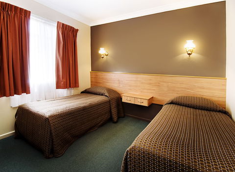 Riviera On Ruthven Motel - Northern Rivers Accommodation 2