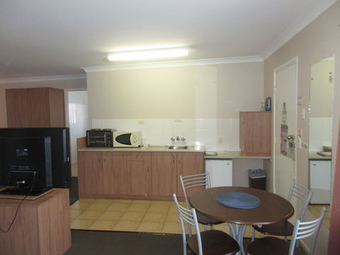 Riviera On Ruthven Motel - Northern Rivers Accommodation 5