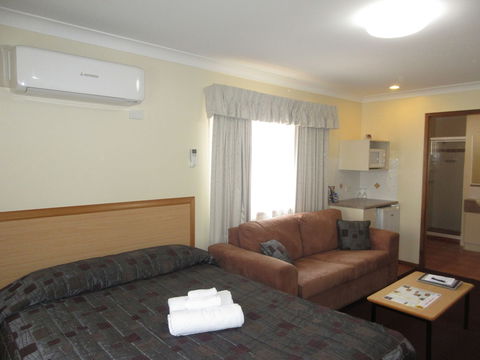 Riviera On Ruthven Motel - Northern Rivers Accommodation 6