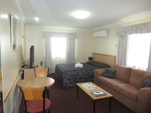 Riviera On Ruthven Motel - Northern Rivers Accommodation 3