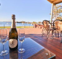Lakefront Simplicity - Northern Rivers Accommodation