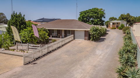 Moonta Bay Accommodation - Northern Rivers Accommodation 0