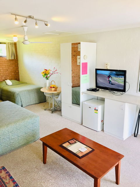 Colonial Motor Inn Pambula - Northern Rivers Accommodation 4