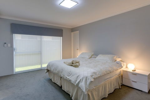 Rainbow Dream House PERTH Holiday Home - Northern Rivers Accommodation 6