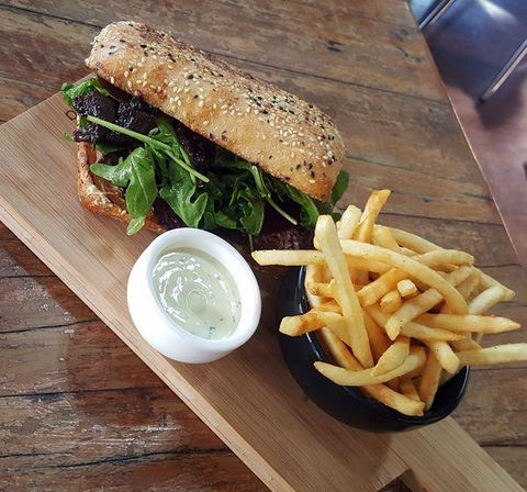 Top Pub Bistro - Northern Rivers Accommodation 3