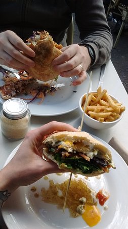 Two Hands - Northern Rivers Accommodation 0