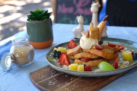 Mr Giraffe - Northern Rivers Accommodation 0