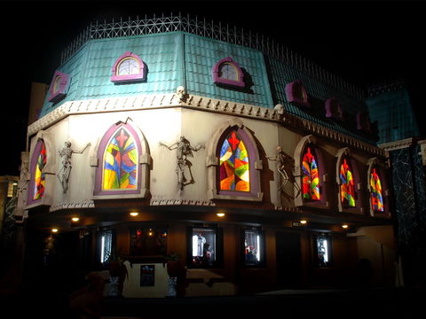 Dracula's Cabaret - Northern Rivers Accommodation 1