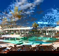 Oasis Pool Bar - Northern Rivers Accommodation
