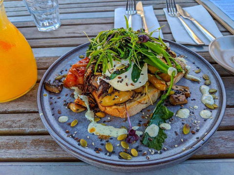 Eating Station - Northern Rivers Accommodation 0
