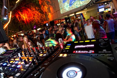 The Deck Bar - Northern Rivers Accommodation 1