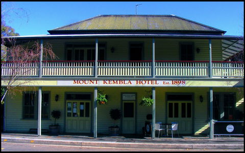 Mount Kembla Village Hotel - Northern Rivers Accommodation 0