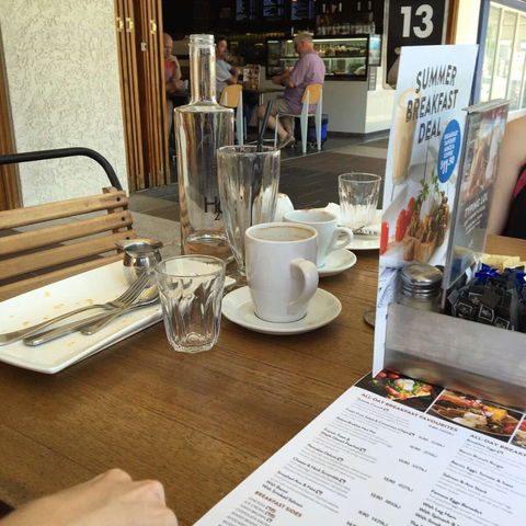 The Coffee Club - Grand Hotel - Gladstone - Northern Rivers Accommodation 0