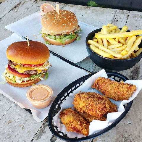 Burgers On Broadway - Summer Hill - Northern Rivers Accommodation 0