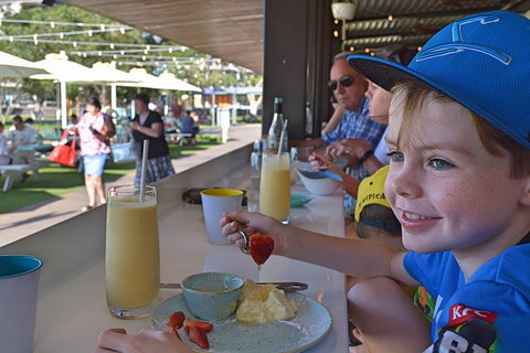 Snapper Rocks Bar & Kitchen - Northern Rivers Accommodation 2