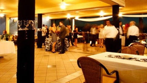 La Beach Restaurant - Northern Rivers Accommodation 2