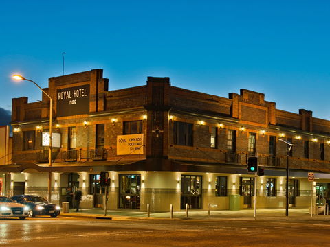 Royal Hotel Queanbeyan - Northern Rivers Accommodation 0