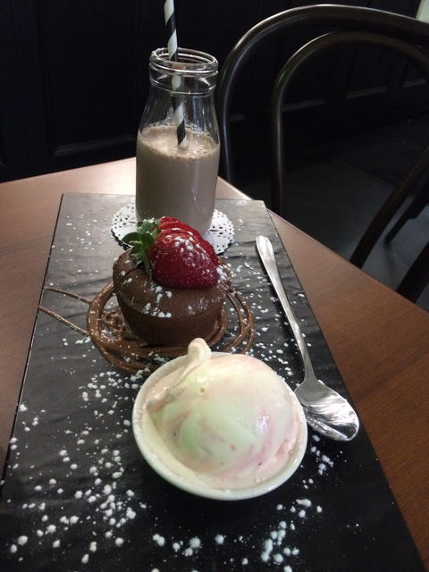 St. Louis House Of Fine Ice Cream & Dessert - Northern Rivers Accommodation 11