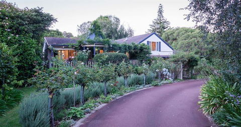 Ruby's Cafe - Northern Rivers Accommodation 16