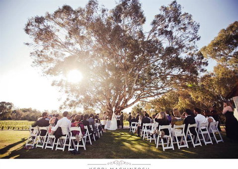 Broads Restaurant At Upper Reach Winery - Northern Rivers Accommodation 11