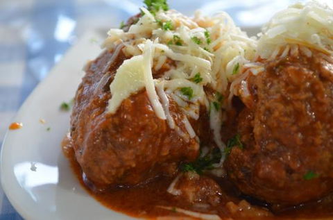 Manoli’s Greek Taverna - Northern Rivers Accommodation 0