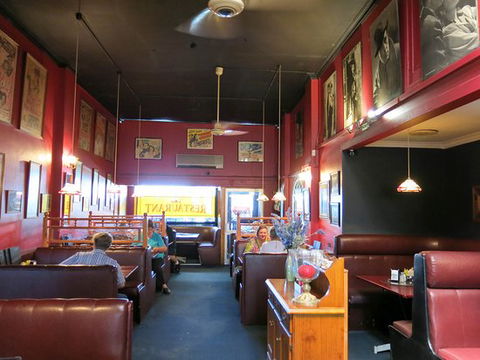 Lou’s Cafe Restaurant - Northern Rivers Accommodation 0