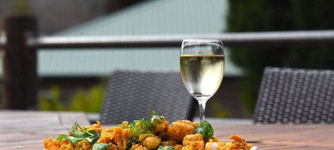 Cedar Creek Estate Vineyard & Winery Restaurant - Northern Rivers Accommodation 2