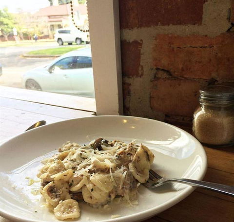 EAT LOVE PIZZA - Northern Rivers Accommodation 10