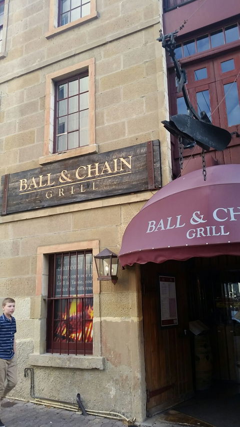 Ball And Chain Grill - Northern Rivers Accommodation 5