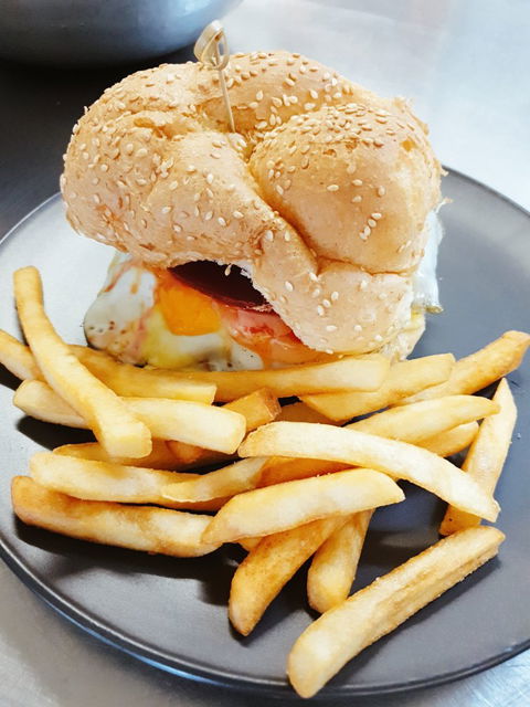 Mt Lyell Hotel Thai - European Bar And Restaurant - Northern Rivers Accommodation 5
